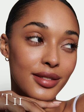 T11 SEAMLESS SKIN ENHANCING TINT NEW UNUSED BOXED